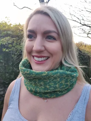 Annie Glue Green/Pale Green Runic Design Snood