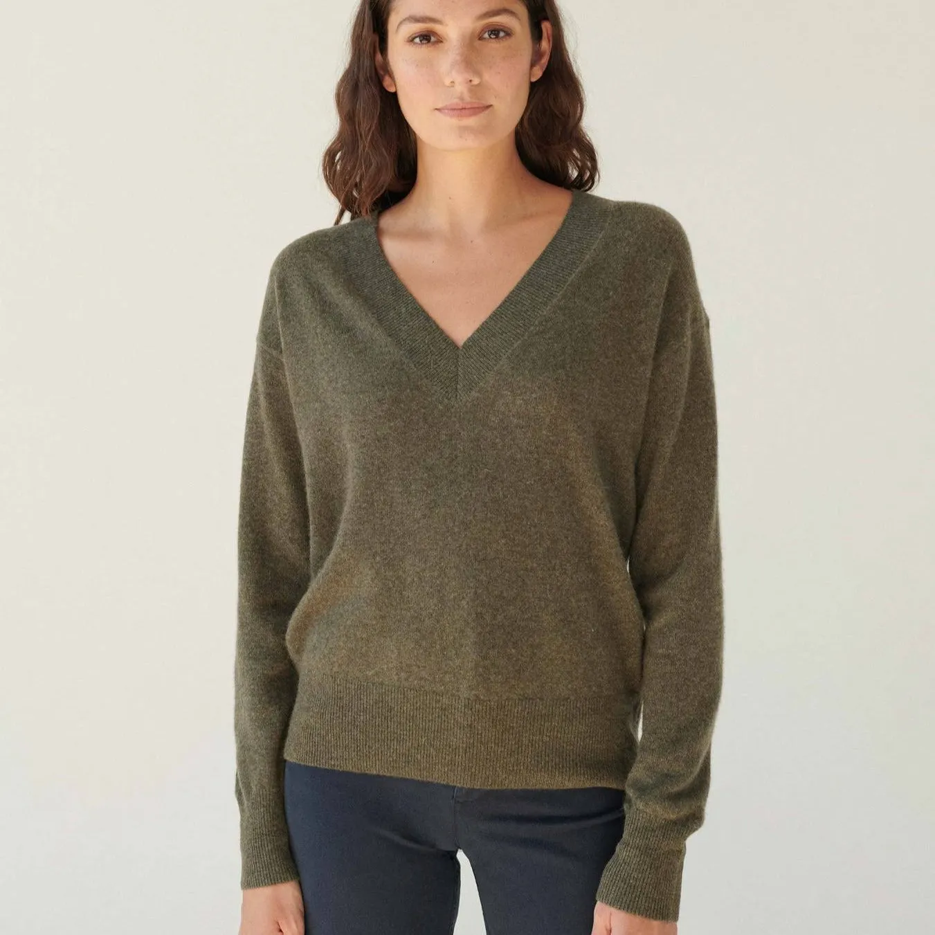 Essential Cashmere V Neck - Vintage Khaki