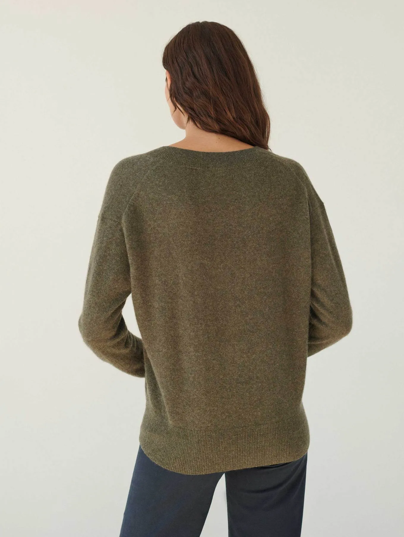 Essential Cashmere V Neck - Vintage Khaki