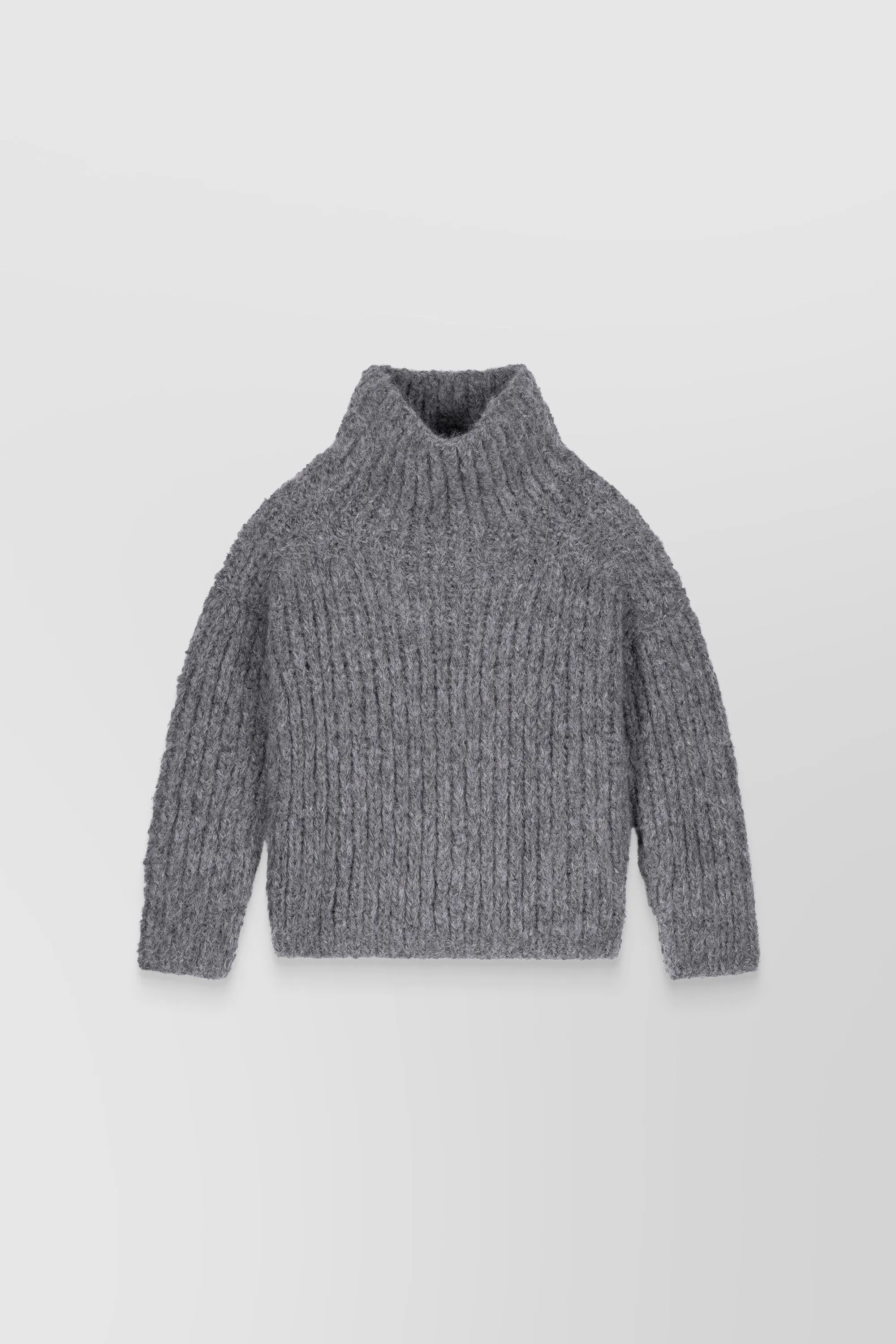 Hand knitted high neck alpaga sweater