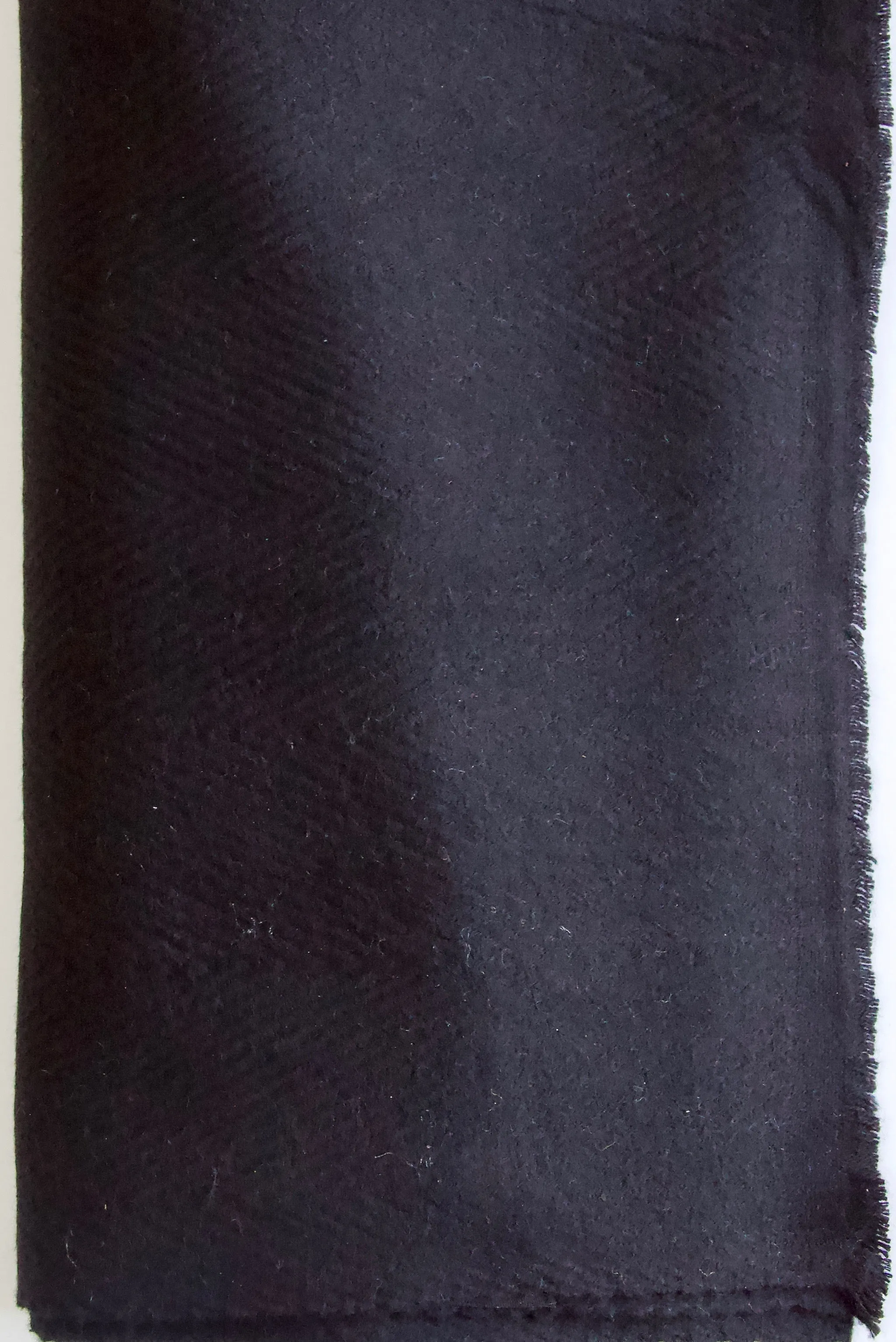 Wool scarf in herringbone - black